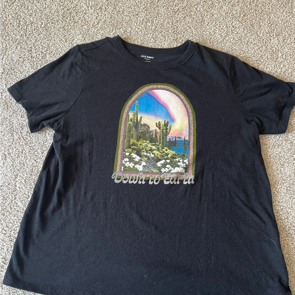 Old navy women’s black graphic T-shirt size large
